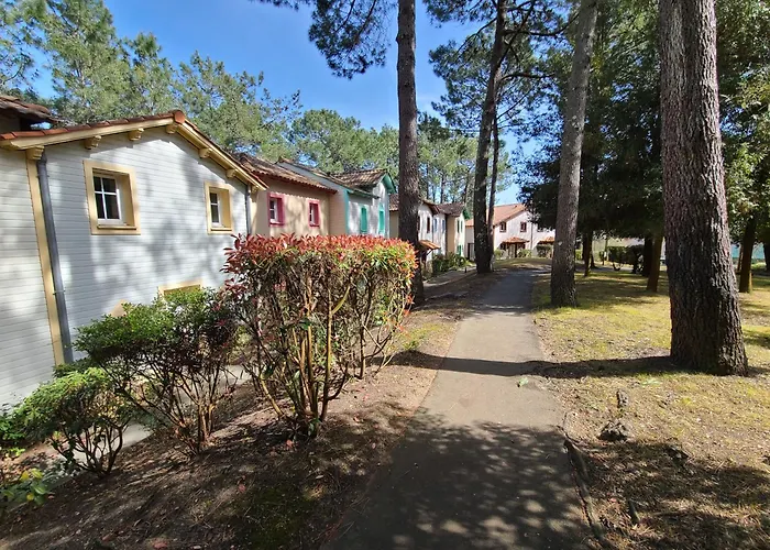 Domaine Du Golf Avec Piscine *